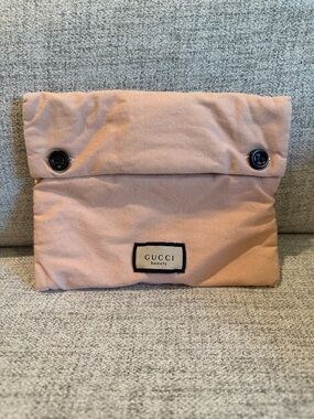 GUCCI beauty pouch pink floral button 7.75”x6”